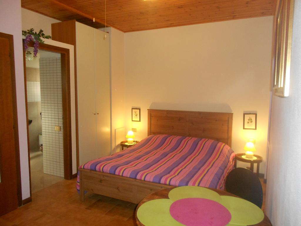 I Vigneti Bed & Breakfast Salionze Habitación foto